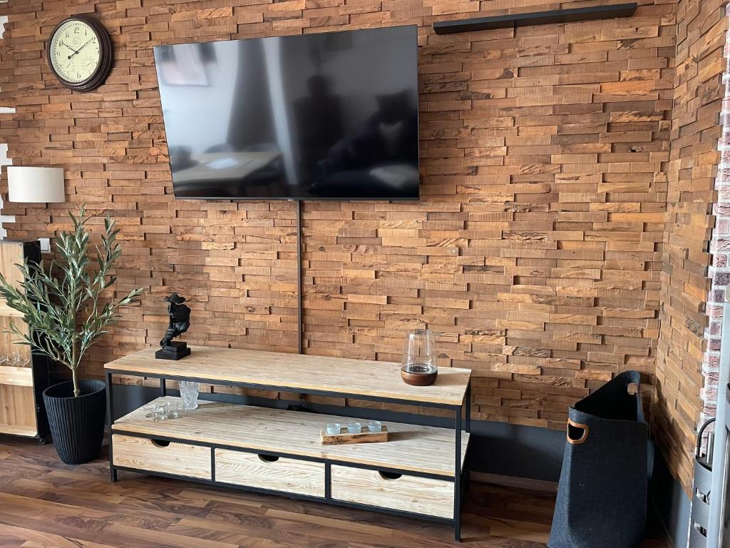 Großzügiges Wohnzimmer in den Neuseenland Apartments