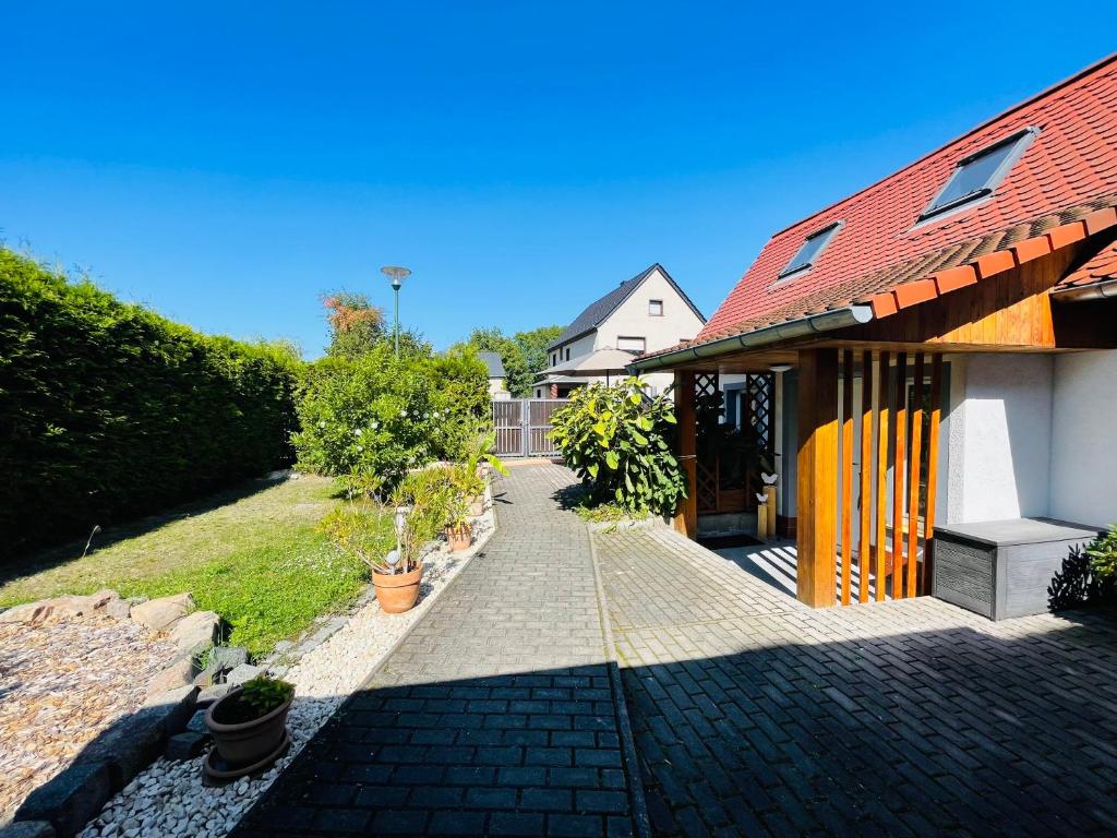 Außenbereich des Ferienhauses Neuseenland